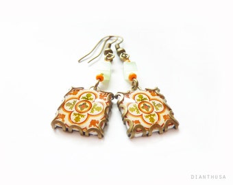 Pendientes con diseño floral en forma de azulejo. ERIKA - BARCELONA Pendientes con arabesco