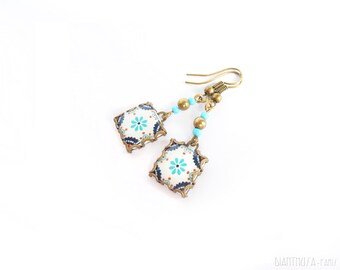 Pendientes Flor Nórdica: azul,ocre y blanco. Pendientes de inspiración escandinava