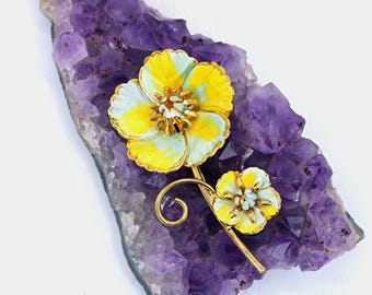 Vintage Botticelli goudkleurige geëmailleerde gele en blauwe bloemenbroche