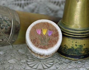 Carol Deems gesigneerde tulpendoos met inheemse Amerikaanse berken en stekelvarkens