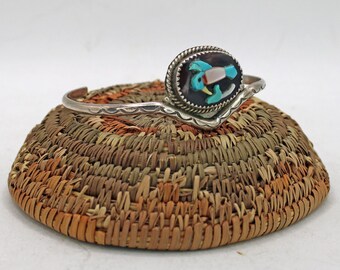 Pulsera tipo brazalete de plata esterlina con incrustaciones de colibrí y caparazón de tortuga de Bev Estate Zuni