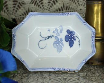 Jabonera de porcelana pintada a mano con motivos florales de jardín azul japonés de Andre Richard