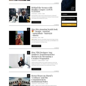 Op de afbeelding: Een handgemaakte houten snijplank met een natuurlijke afwerking. De rechthoekige plank heeft een sapgroef en een handvat. Afmetingen: ongeveer 45 cm lang, 30 cm breed en 2,5 cm dik.