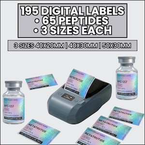 Może przedstawiać: Cyfrowa drukarka etykiet z holograficznymi etykietami z tekstem 195 DIGITAL LABELS, 65 PEPTIDES, 3 SIZES EACH, 3 SIZES 40x20mm | 40x30mm | 50x30mm. W zestawie dwie szklane fiolki ze srebrnymi nakrętkami i holograficznymi etykietami BPC-157.