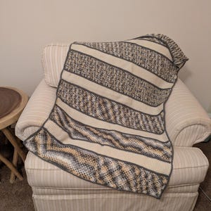 Manta de crochet para el regazo en tonos tierra