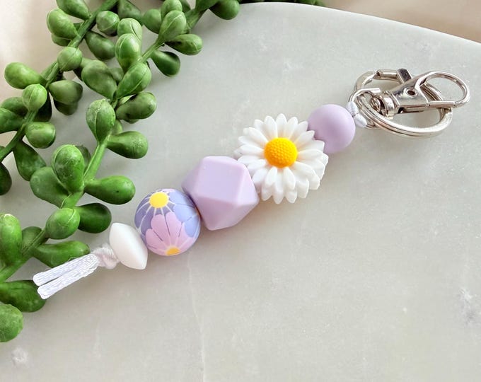 Daisy Silicone Bead Keyring, Purple Floral Keychain, Pastel Bag Charm, Gift for Her, Mum Gift Idea