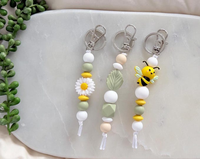 Silicone Beaded Bee Keyring, Daisy Leaf Keychain, Nature Bag Charm, Gift for Her, Floral Keyring, Handmade Accessory