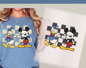 Transfert DTF Mickey Mouse à carreaux rétro et Donald Duck Fist Bump, Disney meilleurs amis prêt à presser, voyage Disneyland BFF, Disney Dtf