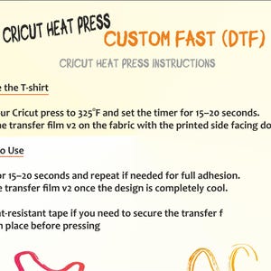 Op de afbeelding: Instructies voor het gebruik van een Cricut hittepers voor aangepaste DTF (Direct to Film) transfers. De gids bevat stappen voor het voorbereiden van het t-shirt, het verwarmen van de pers tot 163&deg;C en het persen gedurende 15-20 seconden. Het vermeldt ook het gebruik van hittebestendige tape.