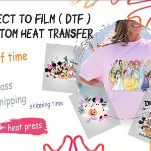 Op de afbeelding: Roze T-shirt met een Disney-prinsessenontwerp. De afbeelding toont voorbeelden van aangepaste warmteoverdracht, waaronder Mickey Mouse en vrienden, en Halloween-thema's. Tekst bevat "DIRECT TO FILM (DTF) CUSTOM HEAT TRANSFER" en "Disneyland".