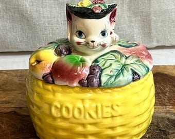 ヴィンテージ猫クッキージャー、バスケット織りイエローセラミック、フルーツ蓋付き、キッチュなキッチン装飾、コテージコア収納ジャー、1950年代1960年代スタイル
