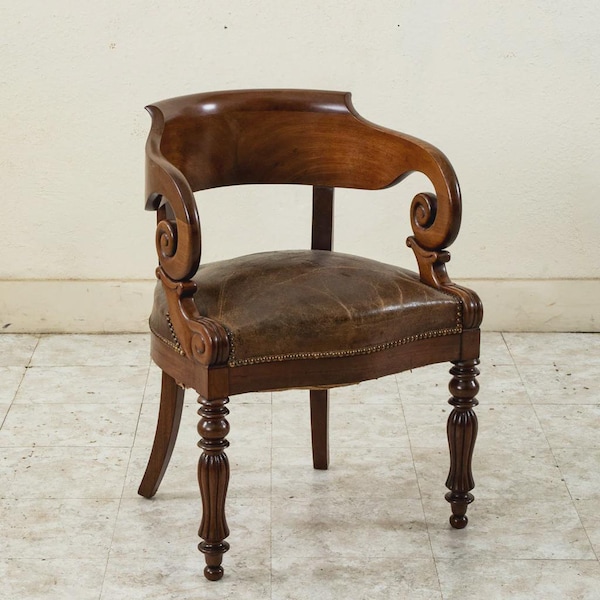 Restaurierung Mahagoni Schreibtischstuhl | Leder Nailhead Bürositzmöbel