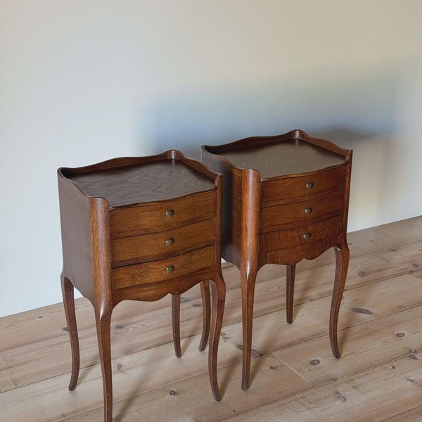 Ein Paar Vintage Nachttische, Restaurierte Nachttische, Schlafzimmer Beistelltische im Mid Century Stil, Holzschränke