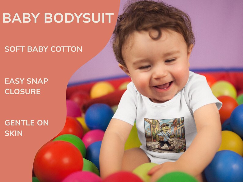 K&ouml;nnte beinhalten: Wei&szlig;er Baby-Body mit einer Cartoon-Illustration. Der Text "BABY BODYSUIT", "SOFT BABY COTTON", "EASY SNAP CLOSURE" und "GENTLE ON SKIN" ist ebenfalls zu sehen. Das Baby ist von bunten B&auml;llen umgeben.