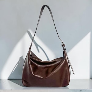Large Capacity Leather Shoulder Bag – Women’s Soft Tote, Minimalist Commuter Crossbody, Casual Travel Handbag