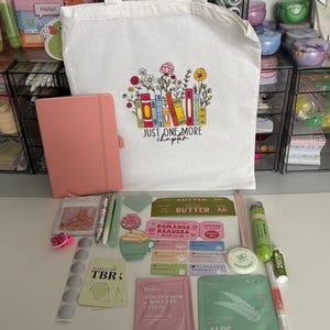 Paquete misterioso de 20 piezas, caja sorpresa para lectores, regalo para el cuidado personal y artículos de papelería. imagen 3
