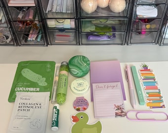 Paquete misterioso de 15 piezas, caja sorpresa para lectores, regalo para el cuidado personal y artículos de papelería.