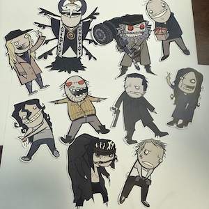 Könnte beinhalten: Eine Sammlung von Cartoon-Aufklebern mit verschiedenen übertriebenen Merkmalen. Die Aufkleber zeigen eine Reihe von Designs, darunter Figuren mit Waffen, Geschenken und einzigartiger Kleidung. Die Farbpalette umfasst Schwarz-, Grau-, Beige- und Brauntöne.