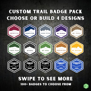 Könnte beinhalten: Eine Sammlung von individuellen Trail-Abzeichen in verschiedenen Farben und Formen. Die Abzeichen zeigen Berggipfel und Flussnamen mit dem Text "CUSTOM TRAIL BADGE PACK" und "CHOOSE OR BUILD 4 DESIGNS".
