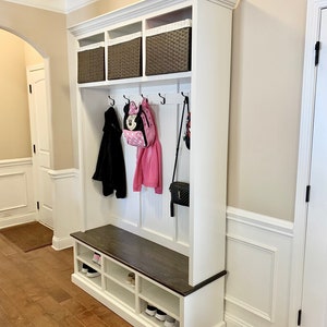 Moraga Handmade Farmhouse Hall Tree Bench: Mudroom Entryway Organizer (3-section)