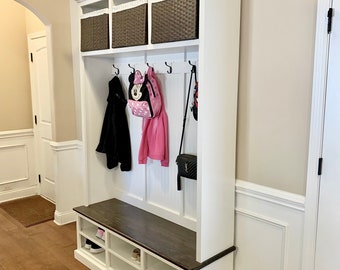 Moraga Handmade Farmhouse Hall Tree Bench: Mudroom Entryway