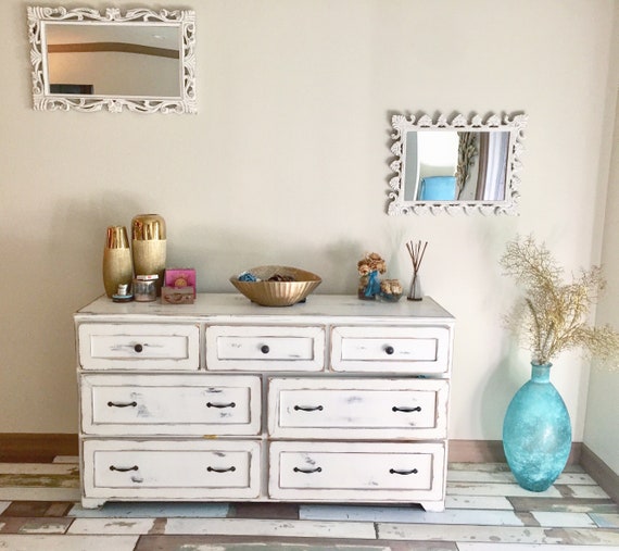 Distressed on sale bedroom dresser