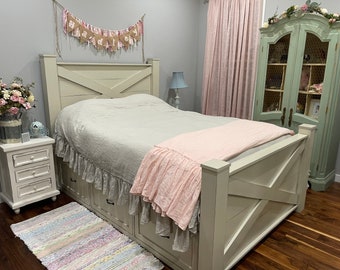 Ohio Handmade Solid Wood Platform Bed with Drawers: Rustic Farmhouse Style