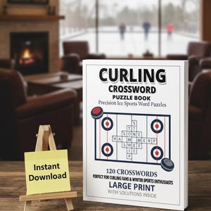 Könnte beinhalten: Ein weißes Buch mit dem Titel "Curling Crossword Puzzle Book" mit einer Curlingstein-Grafik. Das Buch enthält 120 Kreuzworträtsel und ist für Curling-Fans konzipiert. Eine kleine Holzstaffelei zeigt einen gelben Haftzettel mit der Aufschrift "Sofort-Download".