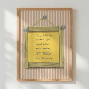 Può includere: Una stampa incorniciata con sfondo giallo e la scritta "Time is the only currency you spend without ever knowing your balance. Use it wisely." La cornice è marrone chiaro con sfondo a righe.