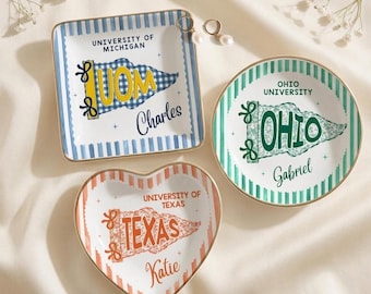 Plato para anillos con banderín universitario personalizado, bandeja para joyas de graduación universitaria personalizada, regalo para la promoción de 2026, plato de recuerdo con el nombre de la universidad