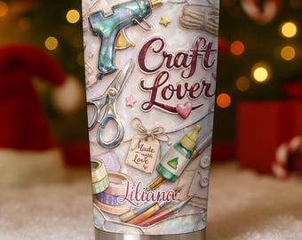 Vaso personalizado para amantes de las manualidades, diseño plano 2D, nombre personalizado, herramientas de bricolaje, regalo artesanal para artistas, taza creativa para aficionados, idea de regalo para artesanos.