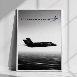 Lockheed Martin F-35-affisch | Konst från militärindustriell komplex | Väggdekoration från Warcore | Försvarsteknikestetik | Matttryck | Krigsaffisch