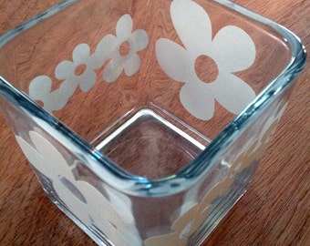 square glass vase or candle holder, container - daisy / flower design