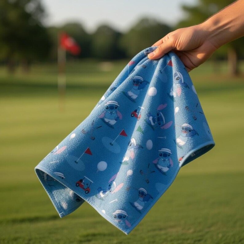 Disney Stitch golfhandduk, Disney Stitch golfhandduk i mikrofiber, golftillbehör med Disney-tema, present till golfare, golfhandduk för morfar bild 4