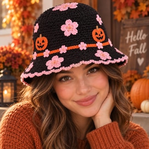Halloween-hatt virkmönster PDF, blommiga Sakura-körsbärsblommor, pumpaapplikationer, vinterhatt för vuxna med rosa vågig kant