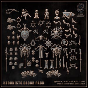 Puede incluir: Una colección de figuras en miniatura y elementos decorativos, que incluyen figuras femeninas, armas y diseños ornamentados. El texto "HEDONISTS DECOR PACK" se muestra en la parte inferior. El logotipo de Hydra Workshop es visible en la esquina superior derecha.