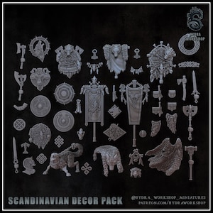 Può includere: Una collezione di elementi decorativi scandinavi grigi, tra cui asce, scudi, stendardi e statuette di animali. Il testo "SCANDINAVIAN DECOR PACK" è visualizzato in basso. Il logo Hydra Workshop è in alto a destra.