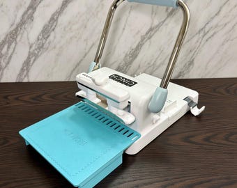 2:1 Pitch Cinch Riser Compatible with We R Memory Keepers Universal and V2 Model | Holds Notepad and Cinch Rings | Stores Flat 3D Design