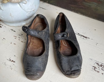 Vintage Mary Janes Girl’s Shoes