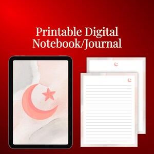 Op de afbeelding: Een tablet met een digitaal notitieboek met een aquareltekening van een maansikkel en ster, naast twee printbare dagboekpagina's met horizontale lijnen en een klein maan- en sterpictogram. De tekst luidt Printable Digital Notebook/Journal.