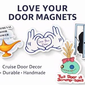 Op de afbeelding: Een handgemaakte houten snijplank met een natuurlijke afwerking. De plank heeft een levende rand, die de unieke nerf en vorm van het hout laat zien. Het is ongeveer 46 cm lang en 30 cm breed.