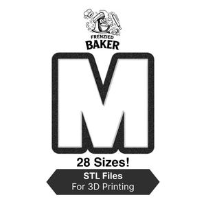 Puede incluir: Gráfico en blanco y negro con la letra "M" con contorno texturizado, el logo "Frenzied Baker", y texto que indica "28 tamaños!" y "Archivos STL para impresión 3D".