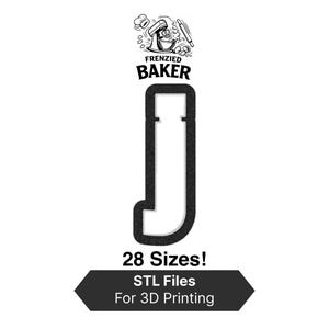 Puede incluir: Un contorno negro del cortador de galletas con la letra "J". La imagen incluye el texto "Frenzied Baker" encima de la letra y "¡28 tamaños!" y "Archivos STL para impresión 3D" debajo de la letra. El fondo es blanco.