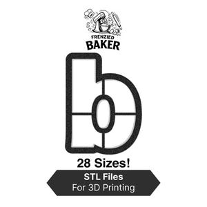Puede incluir: Imagen en blanco y negro de un cortador de galletas con la letra "b" con el texto "Frenzied Baker" encima. El cortador está dividido en secciones. Debajo del cortador, el texto dice "¡28 tamaños! Archivos STL para impresión 3D."
