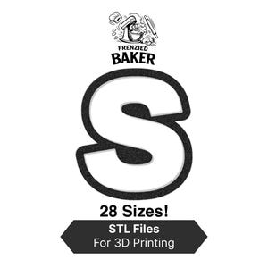 Puede incluir: Gráfico en blanco y negro con la palabra "Frenzied Baker" encima de una gran letra "S". La imagen incluye el texto "¡28 tamaños! Archivos STL para impresión 3D".