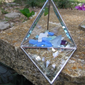3" Pyramid Glass Box