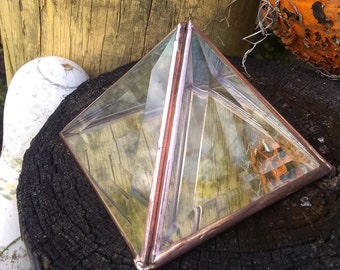 6" Pyramid Charging Box