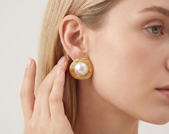 Gold Pearl Stud Earrings, Vintage Pearl Earrings, Bridal Wedding Earrings, Classic Round Statement Studs, Elegant Jewelry Gift for Her