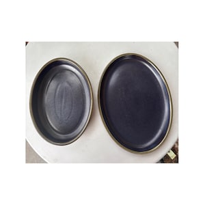 Juego de fuente y cuenco ovalados Denby azul medianoche. Fabricado en gres inglés.