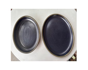 Juego de fuente y cuenco ovalados Denby azul medianoche. Fabricado en gres inglés.